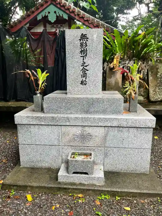 桃林寺の{uncategorized: "未分類", other: "その他", undefined: "問題あり", building: "その他建物", grave: "お墓", sacred_gate: "鳥居", guardian: "狛犬", statue: "像", buddha: "仏像", history: "歴史", nature: "自然", garden: "庭園", animal: "動物", pagoda: "塔", temizu: "手水舎", mountain_gate: "山門・神門", sanctuary: "本殿・本堂", subordinate: "末社・摂社", art: "芸術", scenery: "景色", jizo: "地蔵", ema: "絵馬", goshuin: "御朱印", omikuji: "おみくじ", items: "授与品その他", amulet: "お守り", goshuincho: "御朱印帳", eats: "食事", festival: "お祭り", votive_dance: "神楽", shichigosan: "七五三参", wedding: "結婚式", experience: "体験その他", initially: "初詣", around: "周辺", anti_infection: "感染症対策"}
