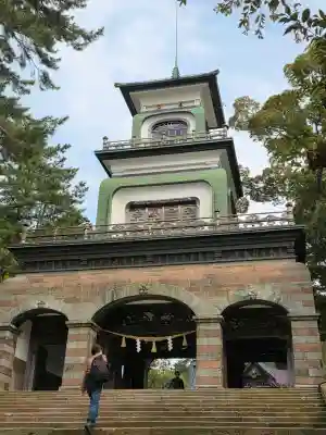 尾山神社の{uncategorized: "未分類", other: "その他", undefined: "問題あり", building: "その他建物", grave: "お墓", sacred_gate: "鳥居", guardian: "狛犬", statue: "像", buddha: "仏像", history: "歴史", nature: "自然", garden: "庭園", animal: "動物", pagoda: "塔", temizu: "手水舎", mountain_gate: "山門・神門", sanctuary: "本殿・本堂", subordinate: "末社・摂社", art: "芸術", scenery: "景色", jizo: "地蔵", ema: "絵馬", goshuin: "御朱印", omikuji: "おみくじ", items: "授与品その他", amulet: "お守り", goshuincho: "御朱印帳", eats: "食事", festival: "お祭り", votive_dance: "神楽", shichigosan: "七五三参", wedding: "結婚式", experience: "体験その他", initially: "初詣", around: "周辺", anti_infection: "感染症対策"}
