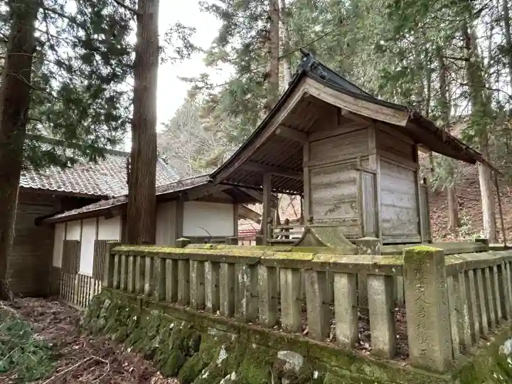 修那羅山安宮神社の{uncategorized: "未分類", other: "その他", undefined: "問題あり", building: "その他建物", grave: "お墓", sacred_gate: "鳥居", guardian: "狛犬", statue: "像", buddha: "仏像", history: "歴史", nature: "自然", garden: "庭園", animal: "動物", pagoda: "塔", temizu: "手水舎", mountain_gate: "山門・神門", sanctuary: "本殿・本堂", subordinate: "末社・摂社", art: "芸術", scenery: "景色", jizo: "地蔵", ema: "絵馬", goshuin: "御朱印", omikuji: "おみくじ", items: "授与品その他", amulet: "お守り", goshuincho: "御朱印帳", eats: "食事", festival: "お祭り", votive_dance: "神楽", shichigosan: "七五三参", wedding: "結婚式", experience: "体験その他", initially: "初詣", around: "周辺", anti_infection: "感染症対策"}
