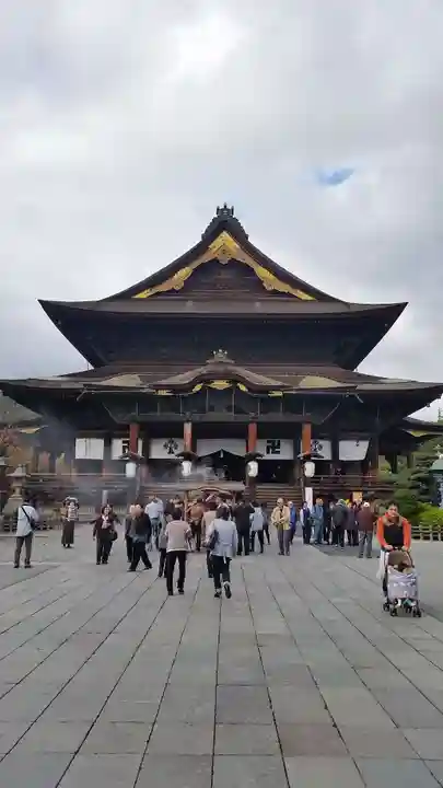 善光寺大勧進の本殿・本堂