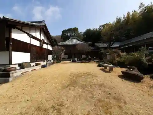 梅岩寺の{uncategorized: "未分類", other: "その他", undefined: "問題あり", building: "その他建物", grave: "お墓", sacred_gate: "鳥居", guardian: "狛犬", statue: "像", buddha: "仏像", history: "歴史", nature: "自然", garden: "庭園", animal: "動物", pagoda: "塔", temizu: "手水舎", mountain_gate: "山門・神門", sanctuary: "本殿・本堂", subordinate: "末社・摂社", art: "芸術", scenery: "景色", jizo: "地蔵", ema: "絵馬", goshuin: "御朱印", omikuji: "おみくじ", items: "授与品その他", amulet: "お守り", goshuincho: "御朱印帳", eats: "食事", festival: "お祭り", votive_dance: "神楽", shichigosan: "七五三参", wedding: "結婚式", experience: "体験その他", initially: "初詣", around: "周辺", anti_infection: "感染症対策"}
