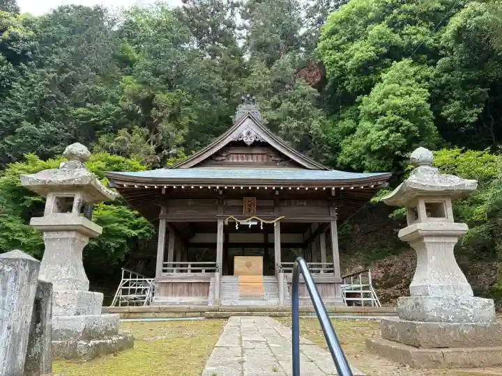 守山八幡宮の{uncategorized: "未分類", other: "その他", undefined: "問題あり", building: "その他建物", grave: "お墓", sacred_gate: "鳥居", guardian: "狛犬", statue: "像", buddha: "仏像", history: "歴史", nature: "自然", garden: "庭園", animal: "動物", pagoda: "塔", temizu: "手水舎", mountain_gate: "山門・神門", sanctuary: "本殿・本堂", subordinate: "末社・摂社", art: "芸術", scenery: "景色", jizo: "地蔵", ema: "絵馬", goshuin: "御朱印", omikuji: "おみくじ", items: "授与品その他", amulet: "お守り", goshuincho: "御朱印帳", eats: "食事", festival: "お祭り", votive_dance: "神楽", shichigosan: "七五三参", wedding: "結婚式", experience: "体験その他", initially: "初詣", around: "周辺", anti_infection: "感染症対策"}