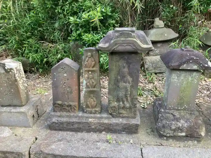 御滝神社の{uncategorized: "未分類", other: "その他", undefined: "問題あり", building: "その他建物", grave: "お墓", sacred_gate: "鳥居", guardian: "狛犬", statue: "像", buddha: "仏像", history: "歴史", nature: "自然", garden: "庭園", animal: "動物", pagoda: "塔", temizu: "手水舎", mountain_gate: "山門・神門", sanctuary: "本殿・本堂", subordinate: "末社・摂社", art: "芸術", scenery: "景色", jizo: "地蔵", ema: "絵馬", goshuin: "御朱印", omikuji: "おみくじ", items: "授与品その他", amulet: "お守り", goshuincho: "御朱印帳", eats: "食事", festival: "お祭り", votive_dance: "神楽", shichigosan: "七五三参", wedding: "結婚式", experience: "体験その他", initially: "初詣", around: "周辺", anti_infection: "感染症対策"}