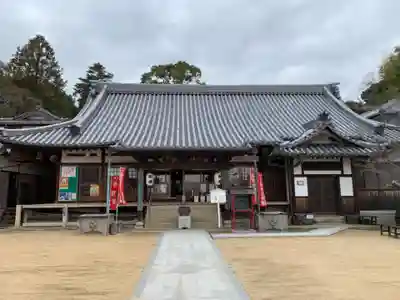 八幡寺の本殿・本堂