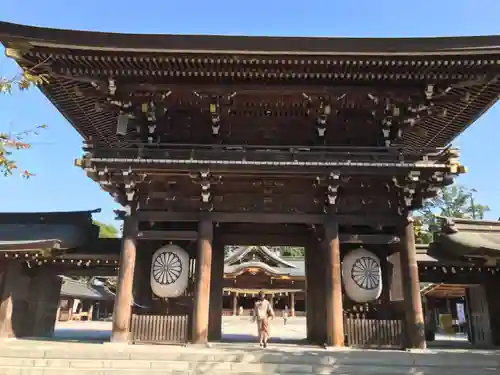 寒川神社の山門