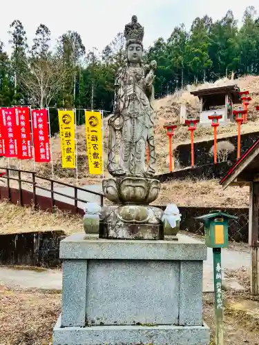 金剛山瑞峯寺(金剛不動尊) の{uncategorized: "未分類", other: "その他", undefined: "問題あり", building: "その他建物", grave: "お墓", sacred_gate: "鳥居", guardian: "狛犬", statue: "像", buddha: "仏像", history: "歴史", nature: "自然", garden: "庭園", animal: "動物", pagoda: "塔", temizu: "手水舎", mountain_gate: "山門・神門", sanctuary: "本殿・本堂", subordinate: "末社・摂社", art: "芸術", scenery: "景色", jizo: "地蔵", ema: "絵馬", goshuin: "御朱印", omikuji: "おみくじ", items: "授与品その他", amulet: "お守り", goshuincho: "御朱印帳", eats: "食事", festival: "お祭り", votive_dance: "神楽", shichigosan: "七五三参", wedding: "結婚式", experience: "体験その他", initially: "初詣", around: "周辺", anti_infection: "感染症対策"}