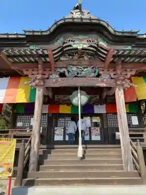 埼玉厄除け開運大師・龍泉寺（切り絵御朱印発祥の寺）の本殿・本堂