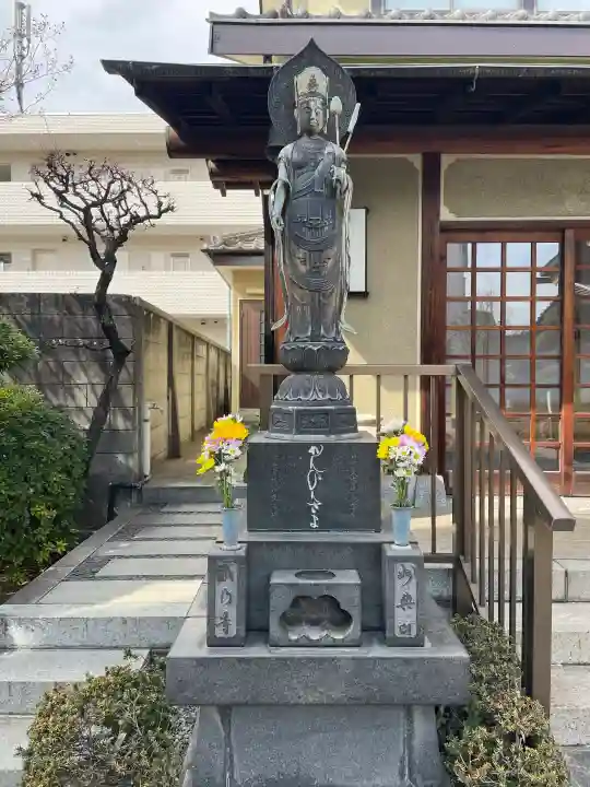 戒行寺の{uncategorized: "未分類", other: "その他", undefined: "問題あり", building: "その他建物", grave: "お墓", sacred_gate: "鳥居", guardian: "狛犬", statue: "像", buddha: "仏像", history: "歴史", nature: "自然", garden: "庭園", animal: "動物", pagoda: "塔", temizu: "手水舎", mountain_gate: "山門・神門", sanctuary: "本殿・本堂", subordinate: "末社・摂社", art: "芸術", scenery: "景色", jizo: "地蔵", ema: "絵馬", goshuin: "御朱印", omikuji: "おみくじ", items: "授与品その他", amulet: "お守り", goshuincho: "御朱印帳", eats: "食事", festival: "お祭り", votive_dance: "神楽", shichigosan: "七五三参", wedding: "結婚式", experience: "体験その他", initially: "初詣", around: "周辺", anti_infection: "感染症対策"}