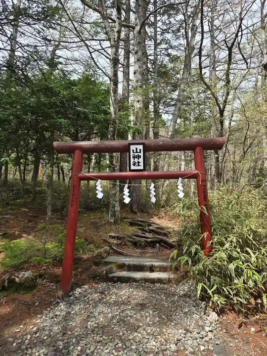 新屋山神社奥宮(山梨県)