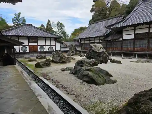 國泰寺の{uncategorized: "未分類", other: "その他", undefined: "問題あり", building: "その他建物", grave: "お墓", sacred_gate: "鳥居", guardian: "狛犬", statue: "像", buddha: "仏像", history: "歴史", nature: "自然", garden: "庭園", animal: "動物", pagoda: "塔", temizu: "手水舎", mountain_gate: "山門・神門", sanctuary: "本殿・本堂", subordinate: "末社・摂社", art: "芸術", scenery: "景色", jizo: "地蔵", ema: "絵馬", goshuin: "御朱印", omikuji: "おみくじ", items: "授与品その他", amulet: "お守り", goshuincho: "御朱印帳", eats: "食事", festival: "お祭り", votive_dance: "神楽", shichigosan: "七五三参", wedding: "結婚式", experience: "体験その他", initially: "初詣", around: "周辺", anti_infection: "感染症対策"}