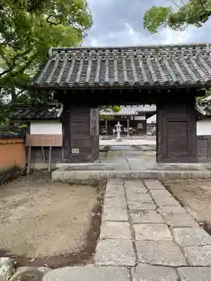 戒壇院の山門・神門