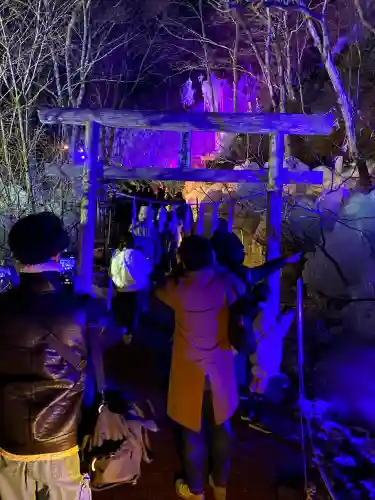 宝登山神社の{uncategorized: "未分類", other: "その他", undefined: "問題あり", building: "その他建物", grave: "お墓", sacred_gate: "鳥居", guardian: "狛犬", statue: "像", buddha: "仏像", history: "歴史", nature: "自然", garden: "庭園", animal: "動物", pagoda: "塔", temizu: "手水舎", mountain_gate: "山門・神門", sanctuary: "本殿・本堂", subordinate: "末社・摂社", art: "芸術", scenery: "景色", jizo: "地蔵", ema: "絵馬", goshuin: "御朱印", omikuji: "おみくじ", items: "授与品その他", amulet: "お守り", goshuincho: "御朱印帳", eats: "食事", festival: "お祭り", votive_dance: "神楽", shichigosan: "七五三参", wedding: "結婚式", experience: "体験その他", initially: "初詣", around: "周辺", anti_infection: "感染症対策"}