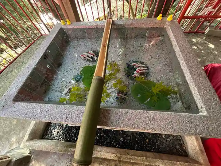 音次郎稲荷神社の{uncategorized: "未分類", other: "その他", undefined: "問題あり", building: "その他建物", grave: "お墓", sacred_gate: "鳥居", guardian: "狛犬", statue: "像", buddha: "仏像", history: "歴史", nature: "自然", garden: "庭園", animal: "動物", pagoda: "塔", temizu: "手水舎", mountain_gate: "山門・神門", sanctuary: "本殿・本堂", subordinate: "末社・摂社", art: "芸術", scenery: "景色", jizo: "地蔵", ema: "絵馬", goshuin: "御朱印", omikuji: "おみくじ", items: "授与品その他", amulet: "お守り", goshuincho: "御朱印帳", eats: "食事", festival: "お祭り", votive_dance: "神楽", shichigosan: "七五三参", wedding: "結婚式", experience: "体験その他", initially: "初詣", around: "周辺", anti_infection: "感染症対策"}