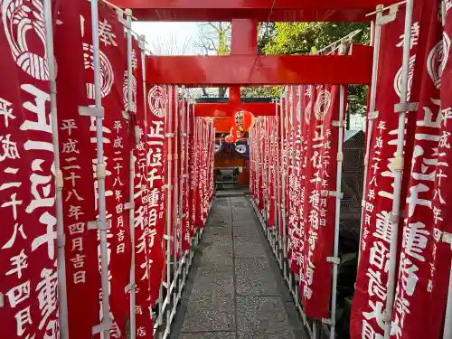 千種稲荷神社の{uncategorized: "未分類", other: "その他", undefined: "問題あり", building: "その他建物", grave: "お墓", sacred_gate: "鳥居", guardian: "狛犬", statue: "像", buddha: "仏像", history: "歴史", nature: "自然", garden: "庭園", animal: "動物", pagoda: "塔", temizu: "手水舎", mountain_gate: "山門・神門", sanctuary: "本殿・本堂", subordinate: "末社・摂社", art: "芸術", scenery: "景色", jizo: "地蔵", ema: "絵馬", goshuin: "御朱印", omikuji: "おみくじ", items: "授与品その他", amulet: "お守り", goshuincho: "御朱印帳", eats: "食事", festival: "お祭り", votive_dance: "神楽", shichigosan: "七五三参", wedding: "結婚式", experience: "体験その他", initially: "初詣", around: "周辺", anti_infection: "感染症対策"}