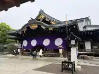 靖國神社の{uncategorized: "未分類", other: "その他", undefined: "問題あり", building: "その他建物", grave: "お墓", sacred_gate: "鳥居", guardian: "狛犬", statue: "像", buddha: "仏像", history: "歴史", nature: "自然", garden: "庭園", animal: "動物", pagoda: "塔", temizu: "手水舎", mountain_gate: "山門・神門", sanctuary: "本殿・本堂", subordinate: "末社・摂社", art: "芸術", scenery: "景色", jizo: "地蔵", ema: "絵馬", goshuin: "御朱印", omikuji: "おみくじ", items: "授与品その他", amulet: "お守り", goshuincho: "御朱印帳", eats: "食事", festival: "お祭り", votive_dance: "神楽", shichigosan: "七五三参", wedding: "結婚式", experience: "体験その他", initially: "初詣", around: "周辺", anti_infection: "感染症対策"}
