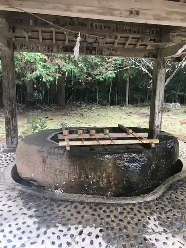 倭文神社の手水舎