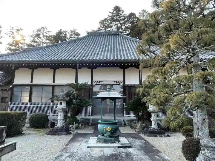 浄眼寺の{uncategorized: "未分類", other: "その他", undefined: "問題あり", building: "その他建物", grave: "お墓", sacred_gate: "鳥居", guardian: "狛犬", statue: "像", buddha: "仏像", history: "歴史", nature: "自然", garden: "庭園", animal: "動物", pagoda: "塔", temizu: "手水舎", mountain_gate: "山門・神門", sanctuary: "本殿・本堂", subordinate: "末社・摂社", art: "芸術", scenery: "景色", jizo: "地蔵", ema: "絵馬", goshuin: "御朱印", omikuji: "おみくじ", items: "授与品その他", amulet: "お守り", goshuincho: "御朱印帳", eats: "食事", festival: "お祭り", votive_dance: "神楽", shichigosan: "七五三参", wedding: "結婚式", experience: "体験その他", initially: "初詣", around: "周辺", anti_infection: "感染症対策"}