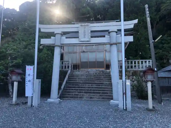 宇波西神社の鳥居