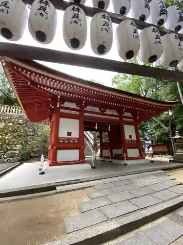 吉備津神社の山門