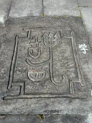 神祇大社の{uncategorized: "未分類", other: "その他", undefined: "問題あり", building: "その他建物", grave: "お墓", sacred_gate: "鳥居", guardian: "狛犬", statue: "像", buddha: "仏像", history: "歴史", nature: "自然", garden: "庭園", animal: "動物", pagoda: "塔", temizu: "手水舎", mountain_gate: "山門・神門", sanctuary: "本殿・本堂", subordinate: "末社・摂社", art: "芸術", scenery: "景色", jizo: "地蔵", ema: "絵馬", goshuin: "御朱印", omikuji: "おみくじ", items: "授与品その他", amulet: "お守り", goshuincho: "御朱印帳", eats: "食事", festival: "お祭り", votive_dance: "神楽", shichigosan: "七五三参", wedding: "結婚式", experience: "体験その他", initially: "初詣", around: "周辺", anti_infection: "感染症対策"}