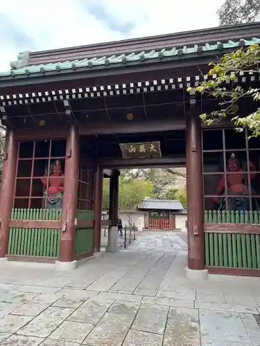 高徳院の山門・神門