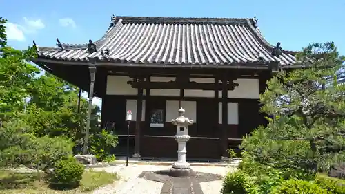 平隆寺の本殿・本堂