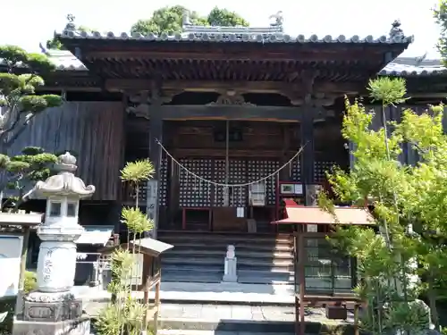 石薬師寺の本殿・本堂