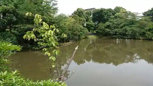 菊田神社の庭園