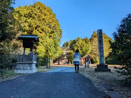 上千両神社の山門