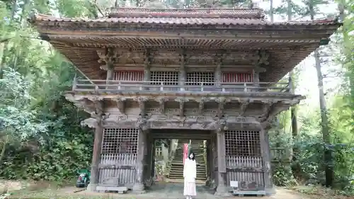 摩尼寺の山門・神門