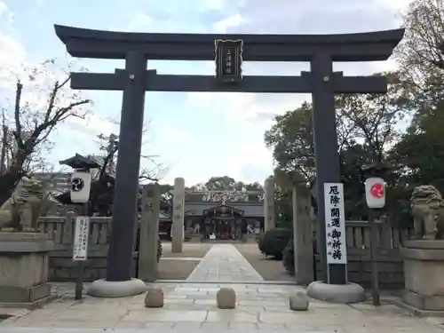 三社神社の鳥居