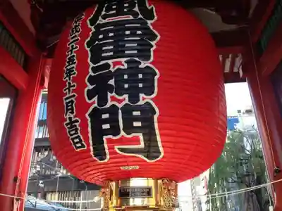 浅草寺の山門・神門