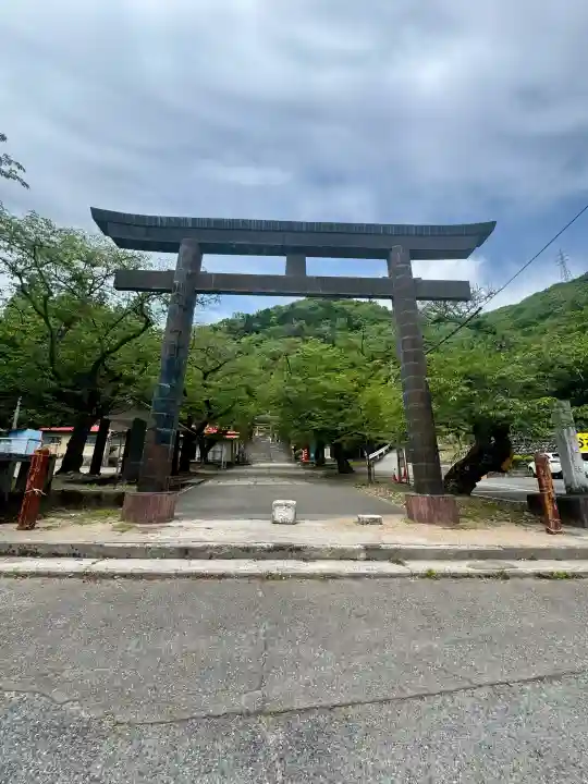 鬼怒川温泉神社の{uncategorized: "未分類", other: "その他", undefined: "問題あり", building: "その他建物", grave: "お墓", sacred_gate: "鳥居", guardian: "狛犬", statue: "像", buddha: "仏像", history: "歴史", nature: "自然", garden: "庭園", animal: "動物", pagoda: "塔", temizu: "手水舎", mountain_gate: "山門・神門", sanctuary: "本殿・本堂", subordinate: "末社・摂社", art: "芸術", scenery: "景色", jizo: "地蔵", ema: "絵馬", goshuin: "御朱印", omikuji: "おみくじ", items: "授与品その他", amulet: "お守り", goshuincho: "御朱印帳", eats: "食事", festival: "お祭り", votive_dance: "神楽", shichigosan: "七五三参", wedding: "結婚式", experience: "体験その他", initially: "初詣", around: "周辺", anti_infection: "感染症対策"}