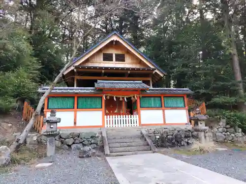 若宮社（大原野神社摂社）の{uncategorized: "未分類", other: "その他", undefined: "問題あり", building: "その他建物", grave: "お墓", sacred_gate: "鳥居", guardian: "狛犬", statue: "像", buddha: "仏像", history: "歴史", nature: "自然", garden: "庭園", animal: "動物", pagoda: "塔", temizu: "手水舎", mountain_gate: "山門・神門", sanctuary: "本殿・本堂", subordinate: "末社・摂社", art: "芸術", scenery: "景色", jizo: "地蔵", ema: "絵馬", goshuin: "御朱印", omikuji: "おみくじ", items: "授与品その他", amulet: "お守り", goshuincho: "御朱印帳", eats: "食事", festival: "お祭り", votive_dance: "神楽", shichigosan: "七五三参", wedding: "結婚式", experience: "体験その他", initially: "初詣", around: "周辺", anti_infection: "感染症対策"}