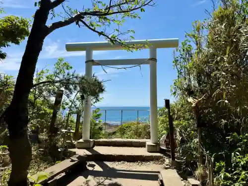 洲崎神社の{uncategorized: "未分類", other: "その他", undefined: "問題あり", building: "その他建物", grave: "お墓", sacred_gate: "鳥居", guardian: "狛犬", statue: "像", buddha: "仏像", history: "歴史", nature: "自然", garden: "庭園", animal: "動物", pagoda: "塔", temizu: "手水舎", mountain_gate: "山門・神門", sanctuary: "本殿・本堂", subordinate: "末社・摂社", art: "芸術", scenery: "景色", jizo: "地蔵", ema: "絵馬", goshuin: "御朱印", omikuji: "おみくじ", items: "授与品その他", amulet: "お守り", goshuincho: "御朱印帳", eats: "食事", festival: "お祭り", votive_dance: "神楽", shichigosan: "七五三参", wedding: "結婚式", experience: "体験その他", initially: "初詣", around: "周辺", anti_infection: "感染症対策"}