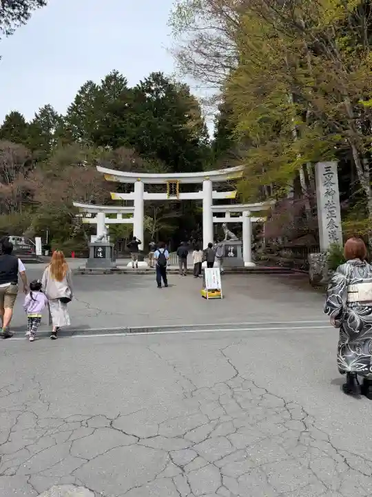 三峯神社の{uncategorized: "未分類", other: "その他", undefined: "問題あり", building: "その他建物", grave: "お墓", sacred_gate: "鳥居", guardian: "狛犬", statue: "像", buddha: "仏像", history: "歴史", nature: "自然", garden: "庭園", animal: "動物", pagoda: "塔", temizu: "手水舎", mountain_gate: "山門・神門", sanctuary: "本殿・本堂", subordinate: "末社・摂社", art: "芸術", scenery: "景色", jizo: "地蔵", ema: "絵馬", goshuin: "御朱印", omikuji: "おみくじ", items: "授与品その他", amulet: "お守り", goshuincho: "御朱印帳", eats: "食事", festival: "お祭り", votive_dance: "神楽", shichigosan: "七五三参", wedding: "結婚式", experience: "体験その他", initially: "初詣", around: "周辺", anti_infection: "感染症対策"}