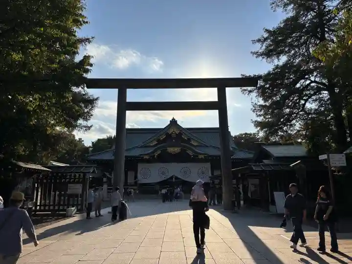 靖國神社の{uncategorized: "未分類", other: "その他", undefined: "問題あり", building: "その他建物", grave: "お墓", sacred_gate: "鳥居", guardian: "狛犬", statue: "像", buddha: "仏像", history: "歴史", nature: "自然", garden: "庭園", animal: "動物", pagoda: "塔", temizu: "手水舎", mountain_gate: "山門・神門", sanctuary: "本殿・本堂", subordinate: "末社・摂社", art: "芸術", scenery: "景色", jizo: "地蔵", ema: "絵馬", goshuin: "御朱印", omikuji: "おみくじ", items: "授与品その他", amulet: "お守り", goshuincho: "御朱印帳", eats: "食事", festival: "お祭り", votive_dance: "神楽", shichigosan: "七五三参", wedding: "結婚式", experience: "体験その他", initially: "初詣", around: "周辺", anti_infection: "感染症対策"}