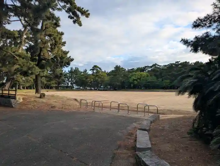 一宮神社の{uncategorized: "未分類", other: "その他", undefined: "問題あり", building: "その他建物", grave: "お墓", sacred_gate: "鳥居", guardian: "狛犬", statue: "像", buddha: "仏像", history: "歴史", nature: "自然", garden: "庭園", animal: "動物", pagoda: "塔", temizu: "手水舎", mountain_gate: "山門・神門", sanctuary: "本殿・本堂", subordinate: "末社・摂社", art: "芸術", scenery: "景色", jizo: "地蔵", ema: "絵馬", goshuin: "御朱印", omikuji: "おみくじ", items: "授与品その他", amulet: "お守り", goshuincho: "御朱印帳", eats: "食事", festival: "お祭り", votive_dance: "神楽", shichigosan: "七五三参", wedding: "結婚式", experience: "体験その他", initially: "初詣", around: "周辺", anti_infection: "感染症対策"}