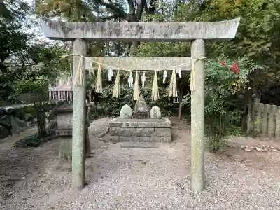 高山神社の{uncategorized: "未分類", other: "その他", undefined: "問題あり", building: "その他建物", grave: "お墓", sacred_gate: "鳥居", guardian: "狛犬", statue: "像", buddha: "仏像", history: "歴史", nature: "自然", garden: "庭園", animal: "動物", pagoda: "塔", temizu: "手水舎", mountain_gate: "山門・神門", sanctuary: "本殿・本堂", subordinate: "末社・摂社", art: "芸術", scenery: "景色", jizo: "地蔵", ema: "絵馬", goshuin: "御朱印", omikuji: "おみくじ", items: "授与品その他", amulet: "お守り", goshuincho: "御朱印帳", eats: "食事", festival: "お祭り", votive_dance: "神楽", shichigosan: "七五三参", wedding: "結婚式", experience: "体験その他", initially: "初詣", around: "周辺", anti_infection: "感染症対策"}