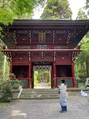 御岩神社の山門・神門