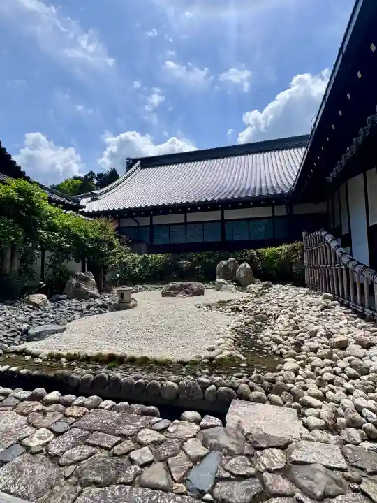 青蓮院門跡の{uncategorized: "未分類", other: "その他", undefined: "問題あり", building: "その他建物", grave: "お墓", sacred_gate: "鳥居", guardian: "狛犬", statue: "像", buddha: "仏像", history: "歴史", nature: "自然", garden: "庭園", animal: "動物", pagoda: "塔", temizu: "手水舎", mountain_gate: "山門・神門", sanctuary: "本殿・本堂", subordinate: "末社・摂社", art: "芸術", scenery: "景色", jizo: "地蔵", ema: "絵馬", goshuin: "御朱印", omikuji: "おみくじ", items: "授与品その他", amulet: "お守り", goshuincho: "御朱印帳", eats: "食事", festival: "お祭り", votive_dance: "神楽", shichigosan: "七五三参", wedding: "結婚式", experience: "体験その他", initially: "初詣", around: "周辺", anti_infection: "感染症対策"}