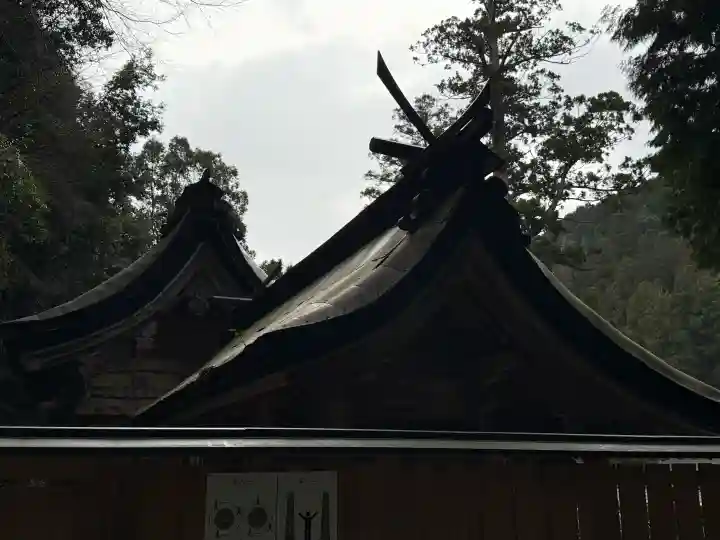 丹生川上神社(中社)の{uncategorized: "未分類", other: "その他", undefined: "問題あり", building: "その他建物", grave: "お墓", sacred_gate: "鳥居", guardian: "狛犬", statue: "像", buddha: "仏像", history: "歴史", nature: "自然", garden: "庭園", animal: "動物", pagoda: "塔", temizu: "手水舎", mountain_gate: "山門・神門", sanctuary: "本殿・本堂", subordinate: "末社・摂社", art: "芸術", scenery: "景色", jizo: "地蔵", ema: "絵馬", goshuin: "御朱印", omikuji: "おみくじ", items: "授与品その他", amulet: "お守り", goshuincho: "御朱印帳", eats: "食事", festival: "お祭り", votive_dance: "神楽", shichigosan: "七五三参", wedding: "結婚式", experience: "体験その他", initially: "初詣", around: "周辺", anti_infection: "感染症対策"}