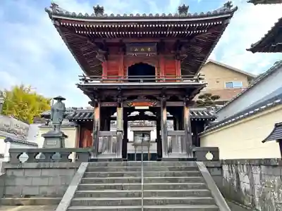 深崇寺の山門・神門