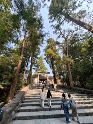 伊勢神宮内宮（皇大神宮）の{uncategorized: "未分類", other: "その他", undefined: "問題あり", building: "その他建物", grave: "お墓", sacred_gate: "鳥居", guardian: "狛犬", statue: "像", buddha: "仏像", history: "歴史", nature: "自然", garden: "庭園", animal: "動物", pagoda: "塔", temizu: "手水舎", mountain_gate: "山門・神門", sanctuary: "本殿・本堂", subordinate: "末社・摂社", art: "芸術", scenery: "景色", jizo: "地蔵", ema: "絵馬", goshuin: "御朱印", omikuji: "おみくじ", items: "授与品その他", amulet: "お守り", goshuincho: "御朱印帳", eats: "食事", festival: "お祭り", votive_dance: "神楽", shichigosan: "七五三参", wedding: "結婚式", experience: "体験その他", initially: "初詣", around: "周辺", anti_infection: "感染症対策"}