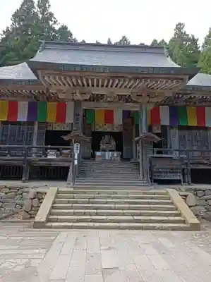 宝珠山 立石寺の本殿・本堂