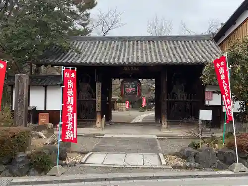 東門院の山門