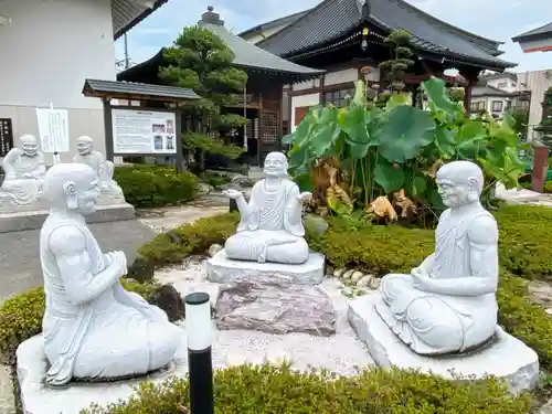 徳蔵寺の像