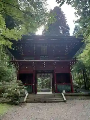 御岩神社の山門・神門