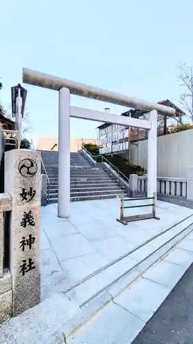 駒込妙義神社の鳥居