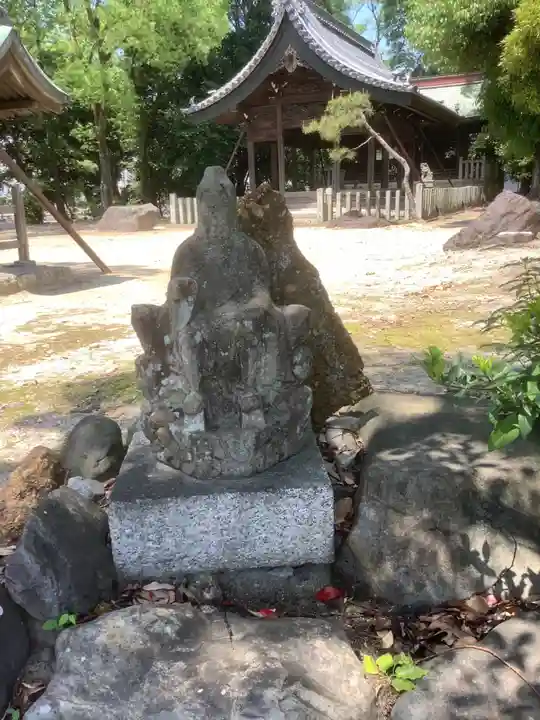 八幡社(下条町)の像